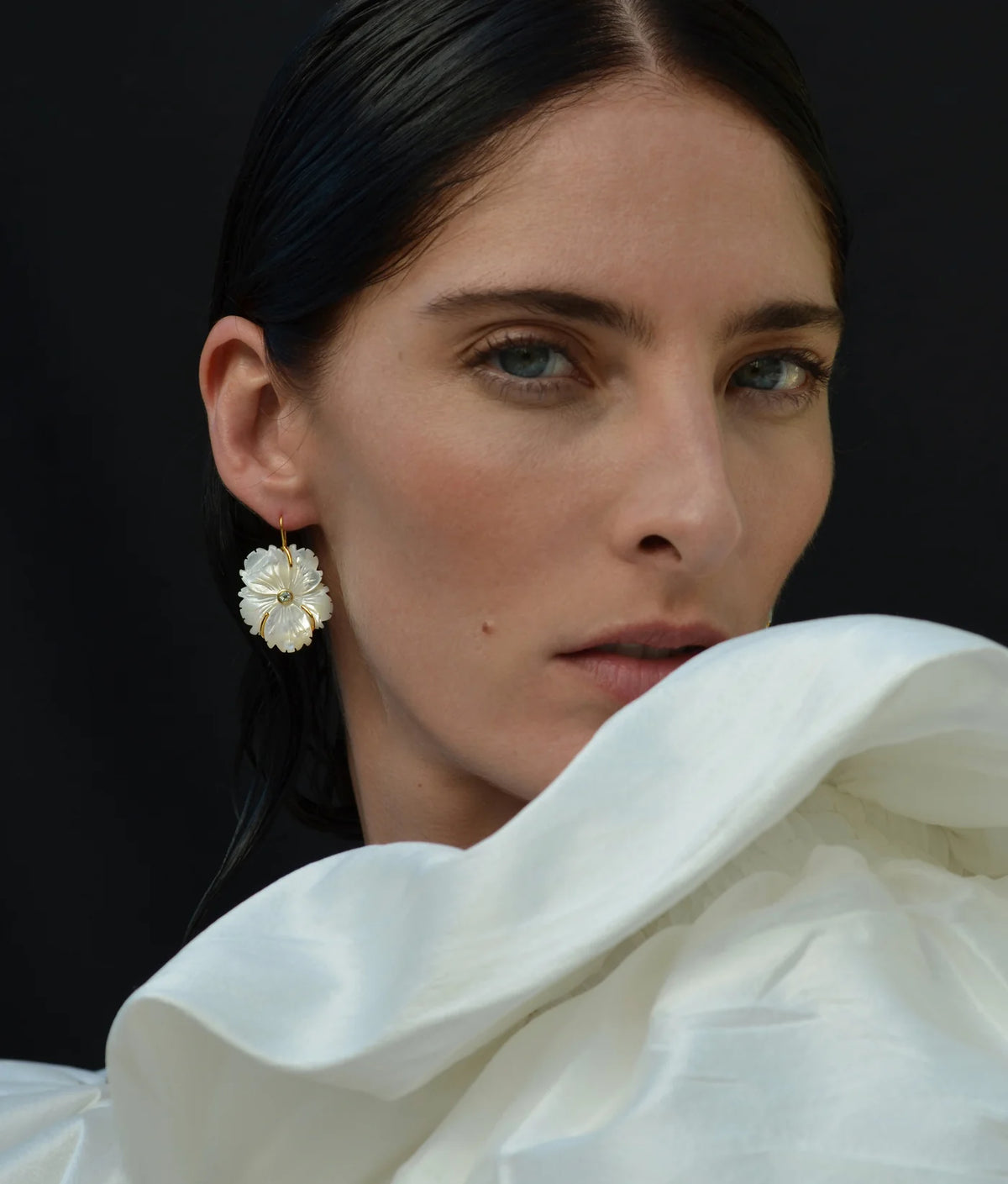 NEW BLOOM EARRINGS IN MOTHER-OF-PEARL