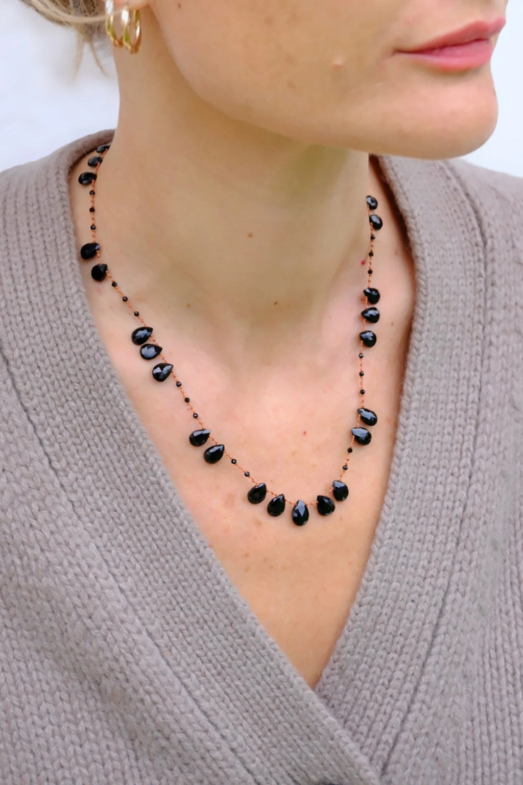 OFFSET NECKLACE , BLACK SPINEL